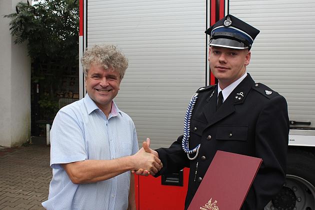 Strażacy ochotnicy z nowym sprzętem ratowniczym