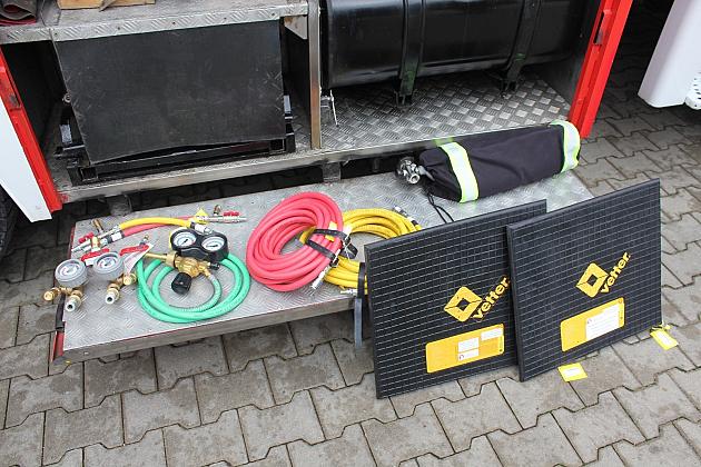 Strażacy ochotnicy z nowym sprzętem ratowniczym