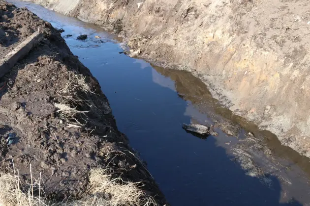 Wiosenne porządki w Lęborku - trwa konserwacja rowów melioracyjnych