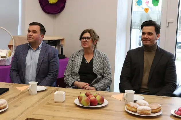 Z serdecznymi życzeniami z okazji Dnia Kobiet