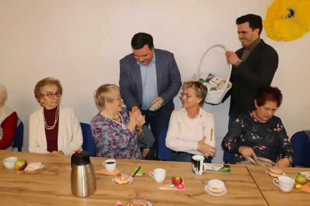 Z serdecznymi życzeniami z okazji Dnia Kobiet