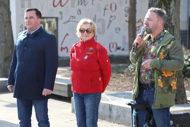 Wiosna przyszła do Lęborka! Setki dzieci w barwnym korowodzie