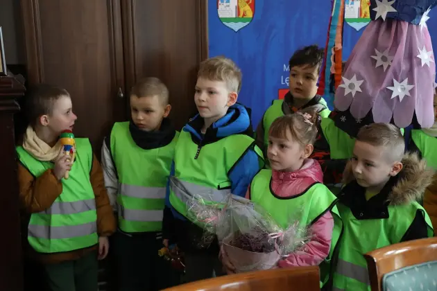 Wiosna przyszła do Lęborka! Setki dzieci w barwnym korowodzie