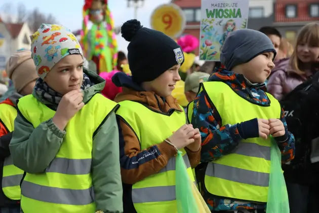 Wiosna przyszła do Lęborka! Setki dzieci w barwnym korowodzie