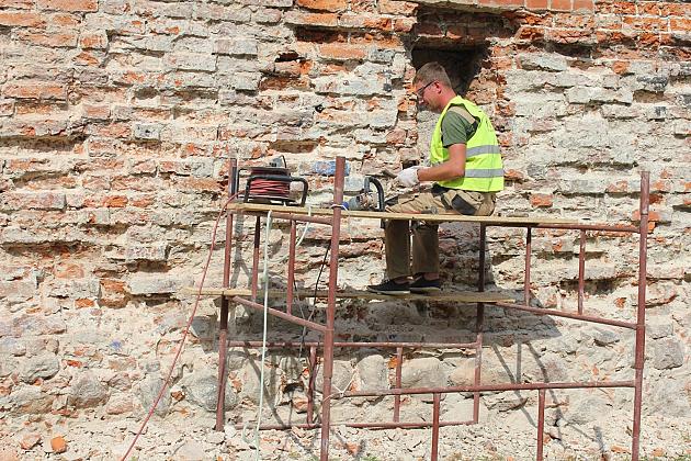 Konserwacja lęborskich obwarowań na ulicy Przymurnej