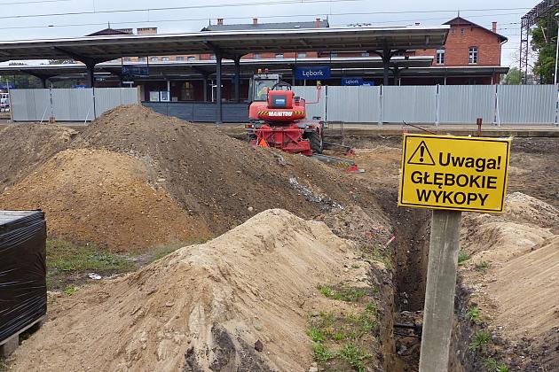 Kopią tunel pod torami kolejowymi