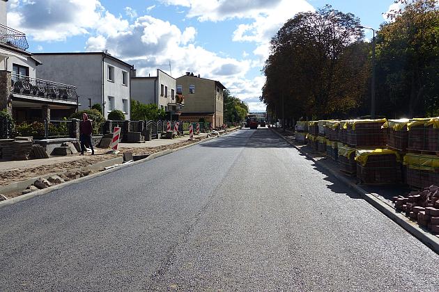 Walce drogowe na Sienkiewicza. Trwa budowa Lęborskiego Węzła Przesiadkowego