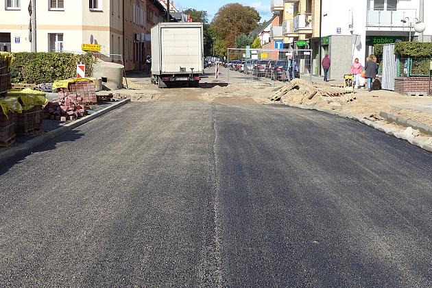 Walce drogowe na Sienkiewicza. Trwa budowa Lęborskiego Węzła Przesiadkowego