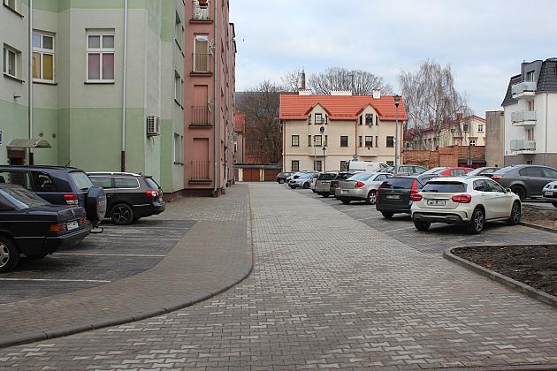 Nowe miejsca postojowe na zapleczu Orzeszkowej i „Belwederu”