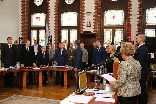 I sesja Rady Miejskiej – Burmistrz i Radni złożyli ślubowanie