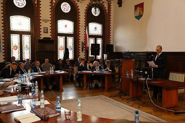 I sesja Rady Miejskiej – Burmistrz i Radni złożyli ślubowanie