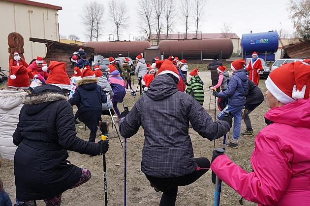 Mikołaje maszerowały z kijkami