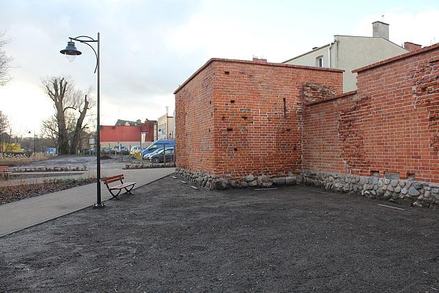 Skwer przy Przymurnej. Zabawa i wypoczynek