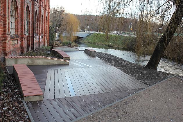 Skwer przy Przymurnej. Zabawa i wypoczynek