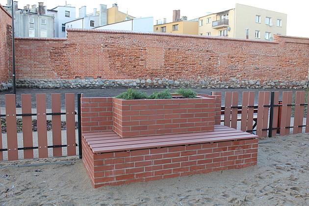 Skwer przy Przymurnej. Zabawa i wypoczynek