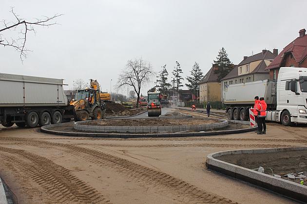 Węzeł Przesiadkowy w budowie. Walce drogowe na Dworcowej