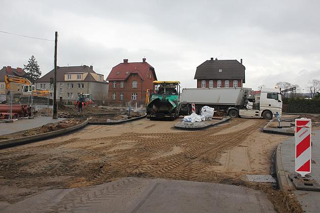 Węzeł Przesiadkowy w budowie. Walce drogowe na Dworcowej
