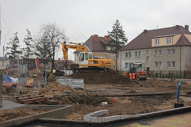 Węzeł Przesiadkowy w budowie. Walce drogowe na Dworcowej