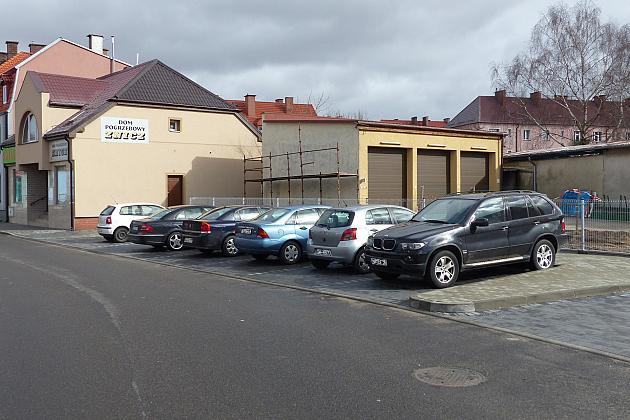 Nowe miejsca postojowe przy szpitalu