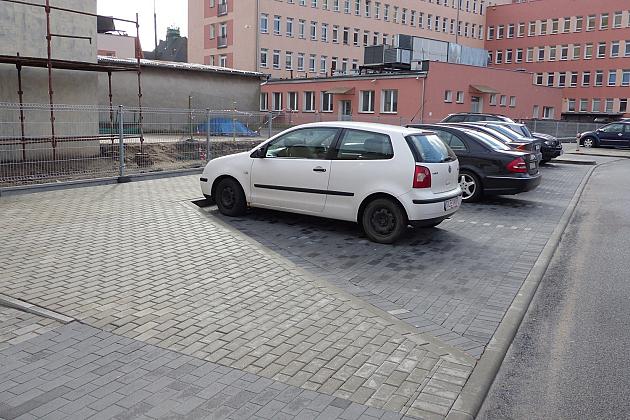Nowe miejsca postojowe przy szpitalu