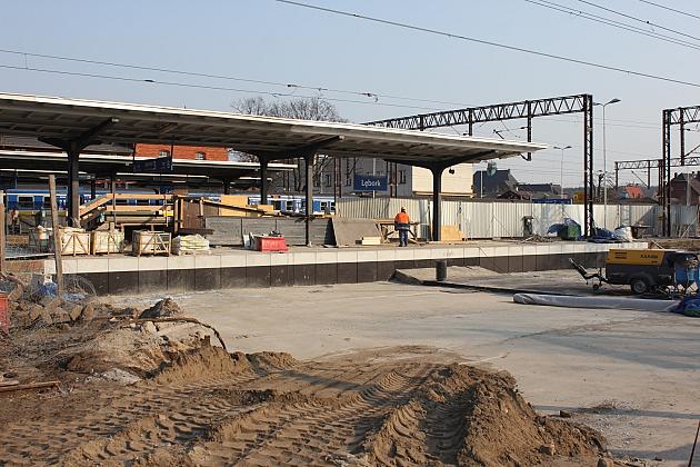 Tunel pod torami kolejowymi coraz bliżej