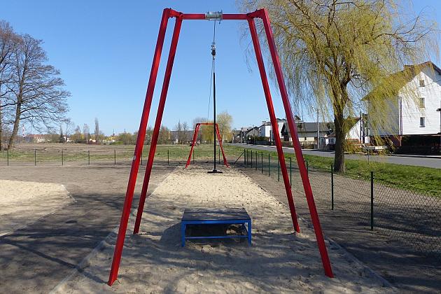 Plac zabaw przy Komuny Paryskiej otwarty!