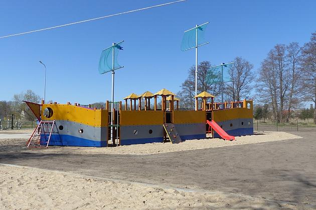 Plac zabaw przy Komuny Paryskiej otwarty!