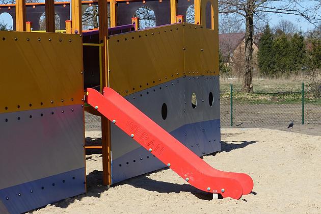 Plac zabaw przy Komuny Paryskiej otwarty!