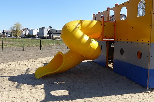 Plac zabaw przy Komuny Paryskiej otwarty!