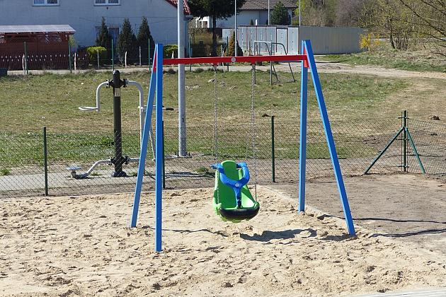 Plac zabaw przy Komuny Paryskiej otwarty!