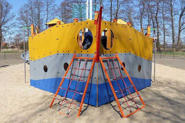 Plac zabaw przy Komuny Paryskiej otwarty!