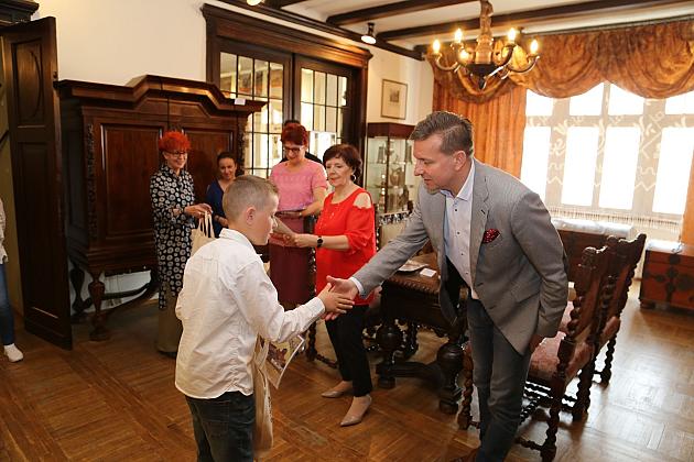 Popisali się wiedzą o zamkach gotyckich