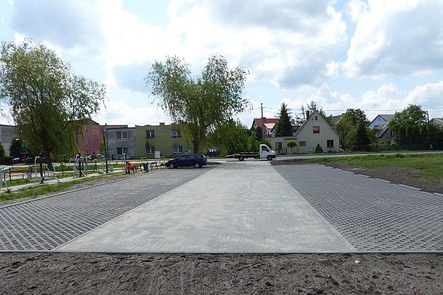 Powstał parking na 28 pojazdów przy placu zabaw