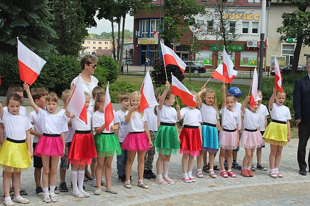 Skwer Orła Białego z biało-czerwoną flagą