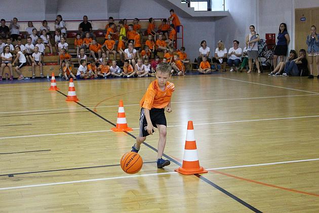 „Kto z nas lepiej i prędzej” – Konkurs Sportowy dla Szkół Podstawowych