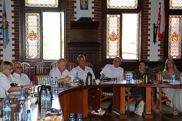 Spotkanie w ratuszu w sprawie nowego roku szkolnego