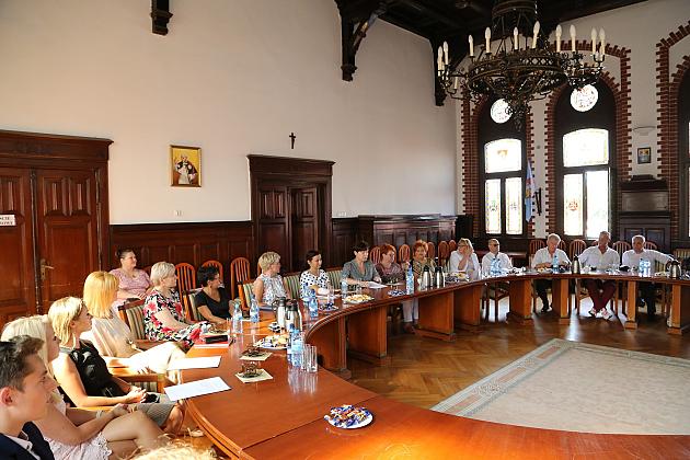 Spotkanie w ratuszu w sprawie nowego roku szkolnego
