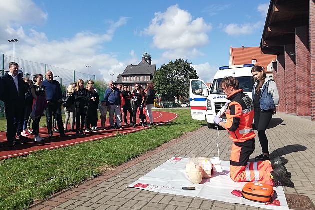 Zawody z pierwszej pomocy i pokaz użycia defibrylatora