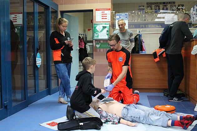 Defibrylator AED przekazany na Pływalnię „RAFA”