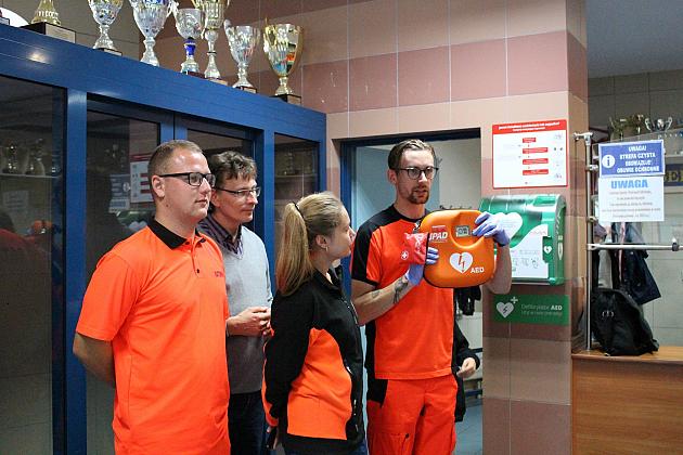 Defibrylator AED przekazany na Pływalnię „RAFA”