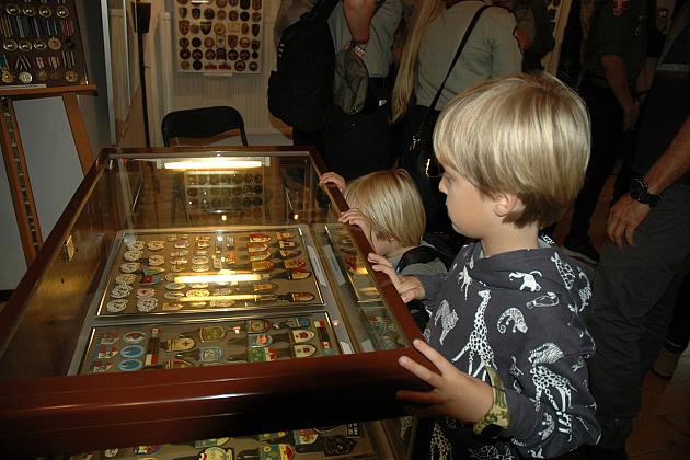 9 tysięcy wojskowych odznak, proporczyków, emblematów w lęborskim Muzeum