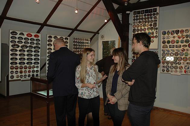 9 tysięcy wojskowych odznak, proporczyków, emblematów w lęborskim Muzeum