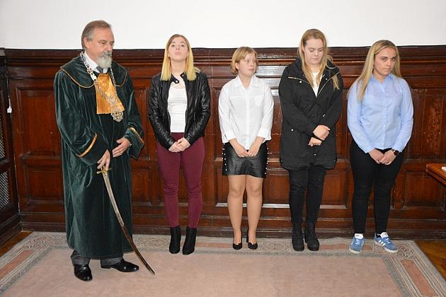 Pasowanie czeladników w ratuszu