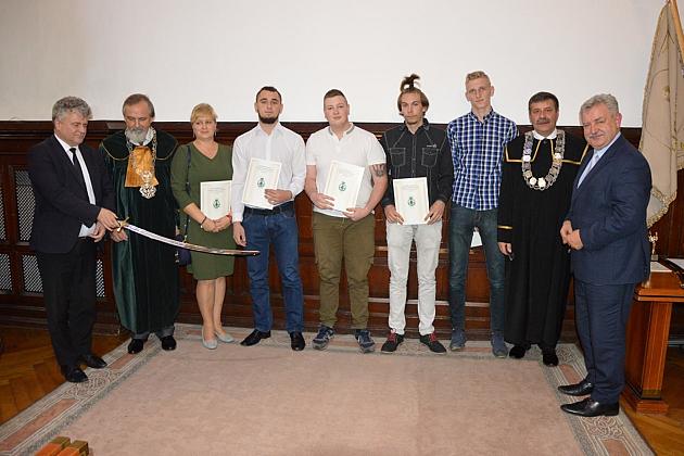 Pasowanie czeladników w ratuszu