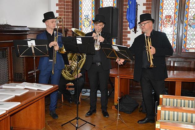 Pasowanie czeladników w ratuszu