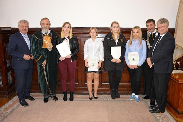 Pasowanie czeladników w ratuszu