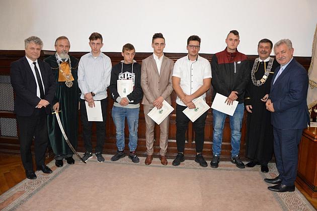 Pasowanie czeladników w ratuszu