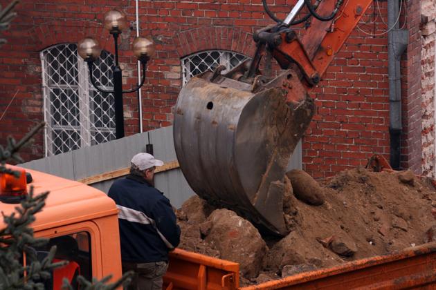 Rozbudowa ratusza - trwają prace rozbiórkowe