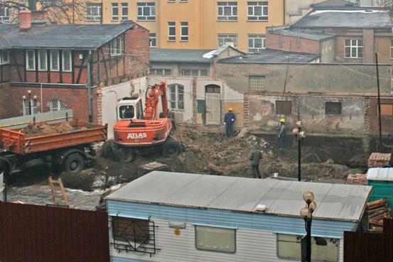 Rozbudowa ratusza - trwają prace rozbiórkowe