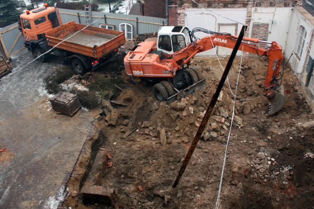 Rozbudowa ratusza - trwają prace rozbiórkowe